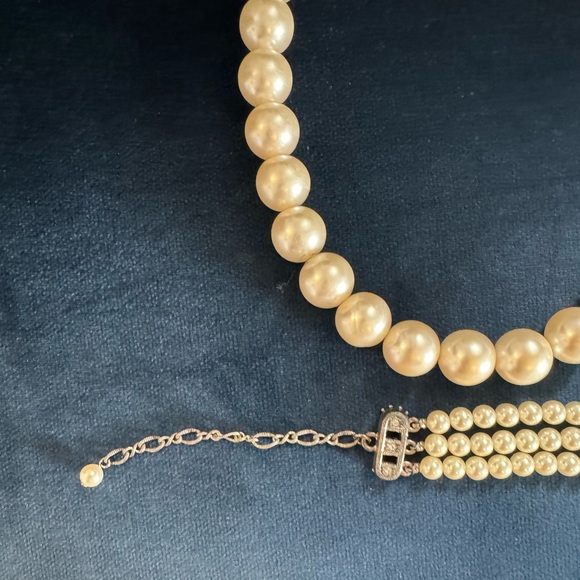 Set 3 Pearl necklaces/choker & 1 bracelet. Very Jackie Kennedy Style Timeless - Picture 3 of 10